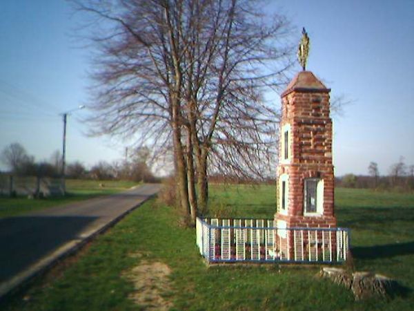 Kapliczka już nieistnieje, na jej miejscu powstała nowa