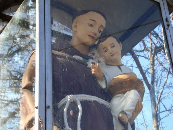 Drewniany, nieużytkowany kościół pw. św. Andrzeja Boboli w Krzeczowicach - (zbudowany ok. 1770 r.), dawna cerkiew parafialna pw. św. Mikołaja .