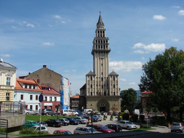 Kościół Św. Mikołaja został wzniesiony w latach 1443-1447, prawdopodobnie na miejscu wcześniejszej kaplicy drewnianej. Pierwotnie budowla gotycka , wielokrotnie