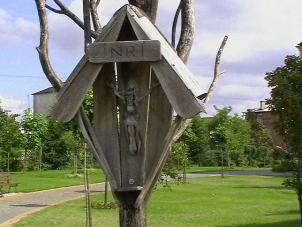 Kapliczka przy Kościele -Zadębie