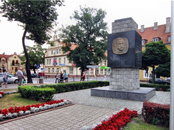 Kętrzyn-pomnik na Placu Józefa Piłsudskiego .Wojciech Kętrzyński 1838-1918, 2014-08-05