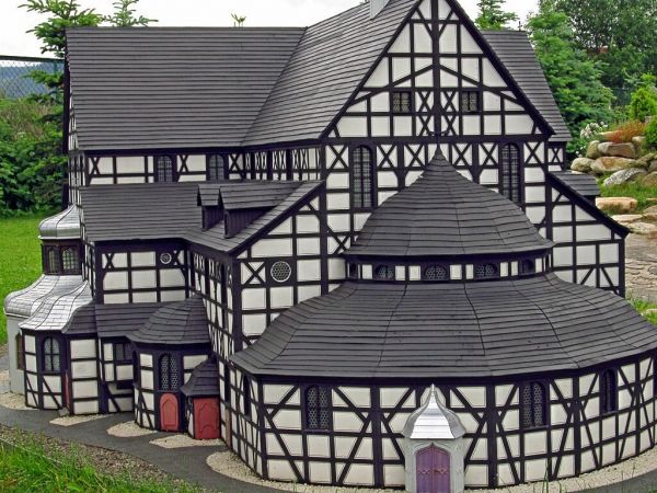KOWARY - Park Miniatur Zabytków Dolnego Śląska - Kościół Pokoju pw. Trójcy Świętej w Świdnicy jest zabytkowym budynkiem sakralnym wybudowanym na mocy porozumień