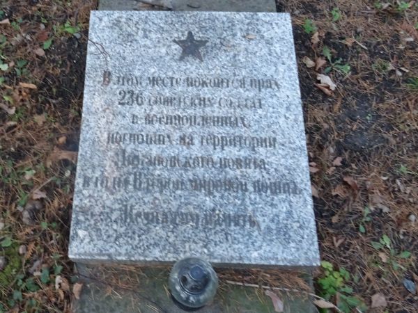 Tablica na cmentarzu żołnierzy radzieckich