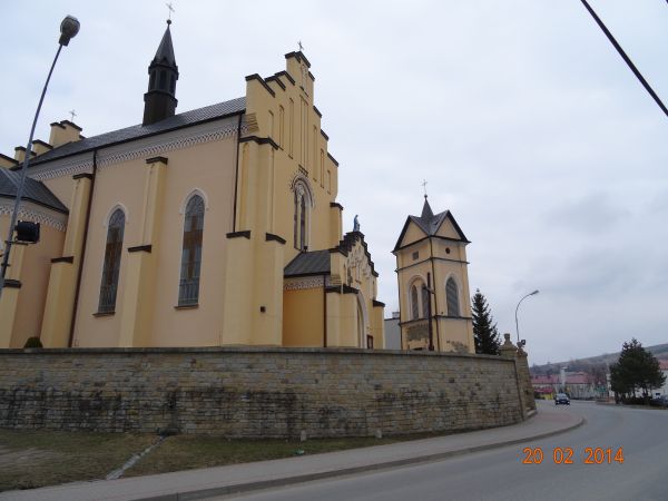 kościół i dzwonnica - wszystko odrestaurowane, o dobrych gospodarzach - świadczące.