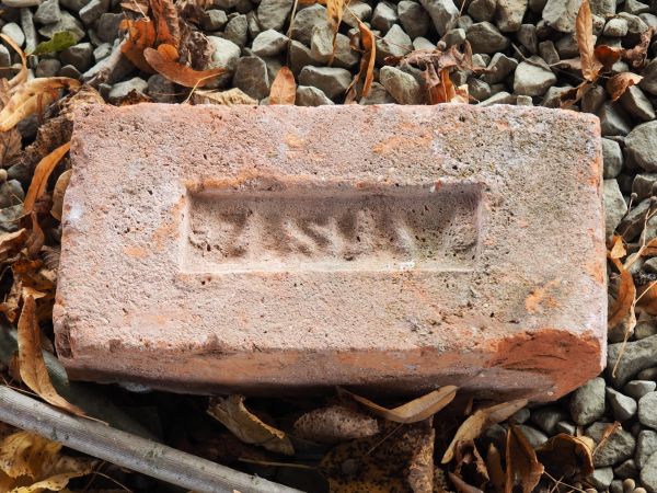 cegielnię w Zasławiu uruchomiono już w XVII wieku, budowę klasztoru  rozpoczęto na pocz. XVIII w. - potrzebna była ogromna ilość cegły, kamienia, żwiru, piasku,