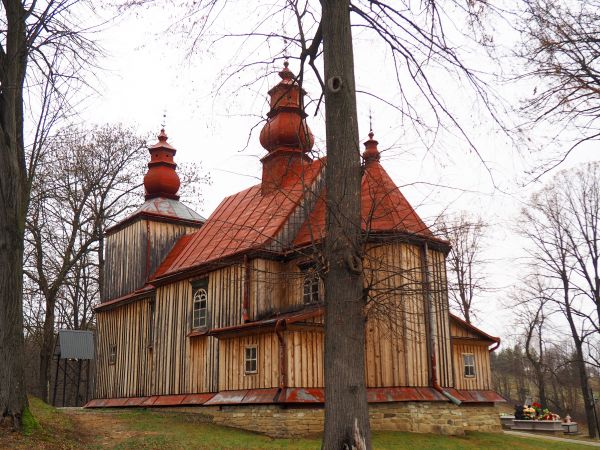 dziś - i od dziesięcioleci - świątynia wraz z wyposażeniem służy sprawowaniu  liturgii obrządku rzymsko-katolickiego, do czasu przesiedleń tj. do 1947r. wiernym