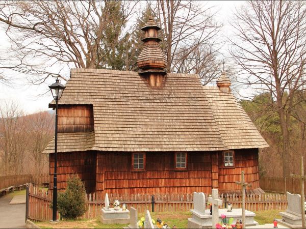 Drewniana cerkiew greckokatolicka p.w. Narodzenia NMP w Łodzinie. Zbudowana w 1743 roku. Obecnie filialny kościół rzymskokatolicki .