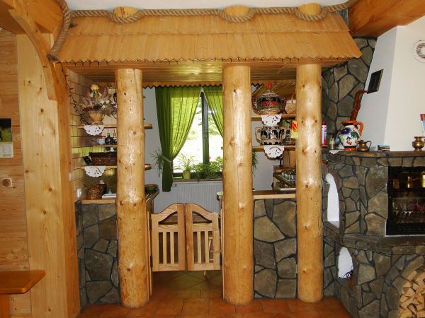 "Orawska Knieja" - z jadalni do kuchni. Kiczory Polana.