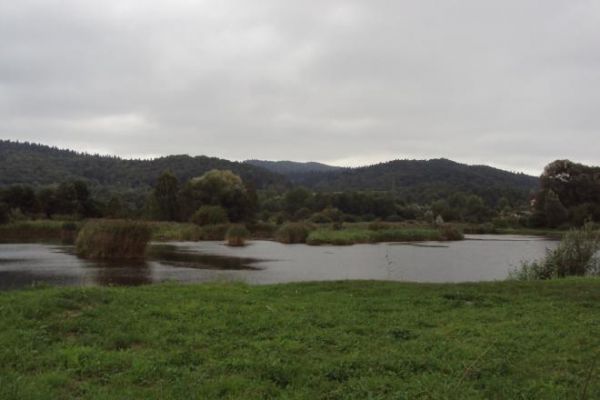 uwierzcie ! - góry, lasy, woda - w ekologicznej okolicy, i to ...naście minut od centrum zakorkowanego miasta, sugeruję by zbudować obwodnicę - i to się robi !
