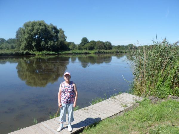 spacer Ścieżką Przyrodniczo - Edukacyjną - tu na platformie - molo niemalże -  w linii brzegowej stawu a zarazem Łowiska PZW. Dla podkreślenia : to jest w Sanok
