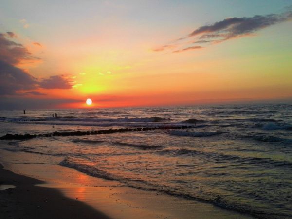 Zachód Słońca widziany z plaży w Sarbinowie.