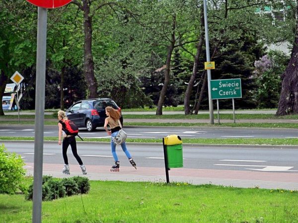 Na wrotkach po Kościerskiej przy Kauflandzie