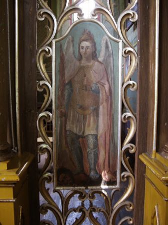 w ikonostasie - obok wrót carskich.