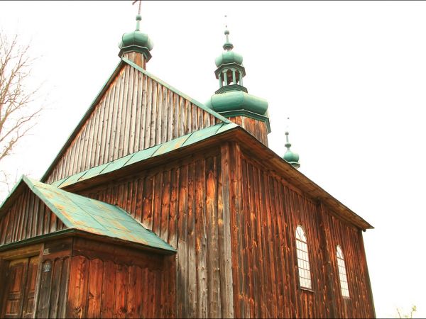 Drewniana filialna cerkiew greckokatolicka p.w. św. Michała Archanioła w Krasicach . Cerkiew wzniesiona w roku 1899. W latach 50. XX wieku została opuszczona .