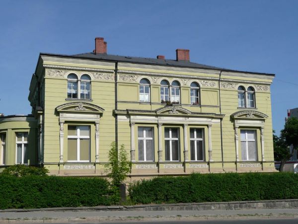 Willa, cmentarna2, maj 2009