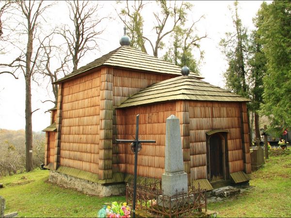 Cerkiew Wniebowstąpienia Pańskiego w Kruhelu Wielkim . Jest jedną z najstarszych cerkwi w Polsce. Wybudowana na pewno przed 1630 rokiem.