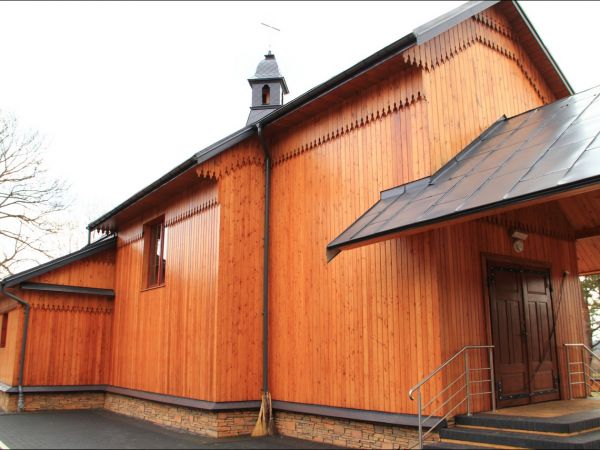 Drewniana , parafialna cerkiew greckokatolicka p.w. Narodzenia NMP w Mołodyczu. Obecnie filialny kościół rzymskokatolicki