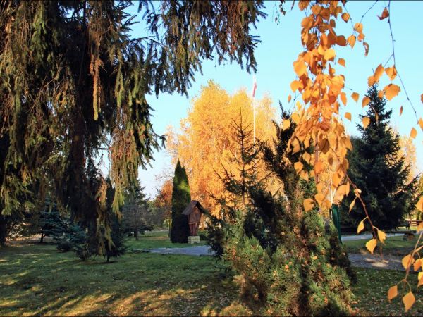 Kościół pw. św. Mikołaja i Stanisława biskupa w Jarosławiu przy ulicy Benedyktyńskiej. Przez starszych mieszkańców zwany Anna Kasarnia, został zbudowany w latac