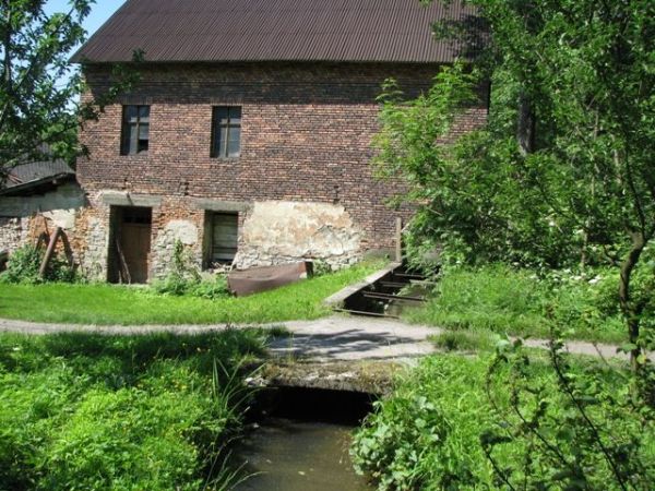 Młyn wodny [ www.naszgrojec.pl]