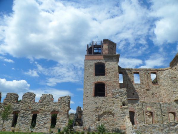 wieża klasztorna - z tarasem widokowym, tam też luneta - obiekty dopuszczone do zwiedzania całodobowo / całorocznie.