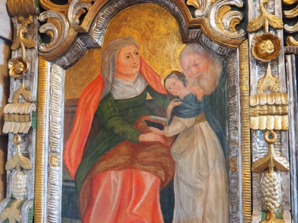 w rzędzie ikon namiestnych - ikona przedstawia Maryję - Matkę Boską z rodzicami tj. Anną i Joachimem. Tu można ponadto wspomnieć   jeszcze fragment modlitwy z r