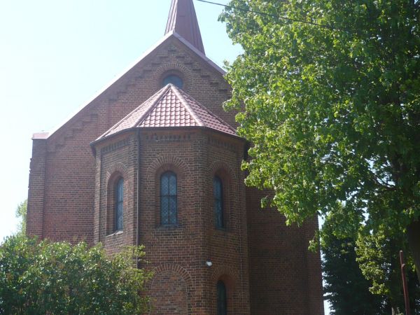 Kościół p.w. M B Królowej Polski i Podwyższenia Krzyża Św. z 1865r.widok od prezbiterium.