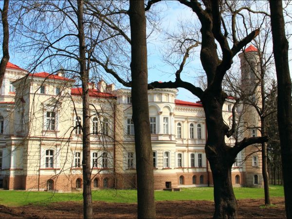 Pałac Lubomirskich w Przemyślu - Bakończycach .  Wybudowany w latach 1885–1887 przez księcia Hieronima Adama Lubomirskiego, według projektu Maksymiliana Nitscha