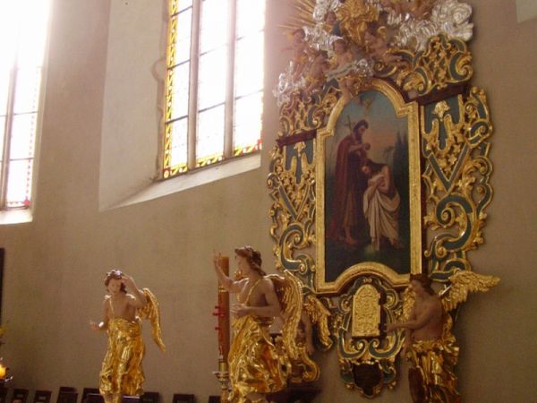 Jeden z piękniejszych zabytków baroku w sanktuarium Maryjnym - chrzcielnica