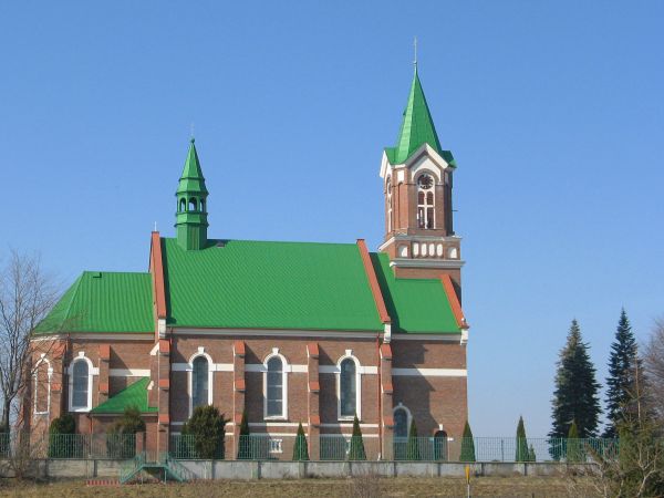 Kościół pw. św. Mikołaja, parafialny, zbudowany w 1925 roku, wcześniejszy - drewniany z ok. 1712r. rozebrany w 1926r.