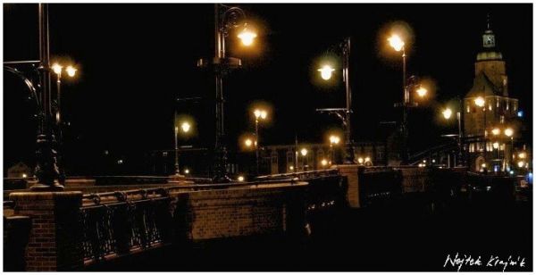 Nocna panorama Gorzowa ( bulwar nadwarciański )

http://wojtekkrajnik.com.pl/
