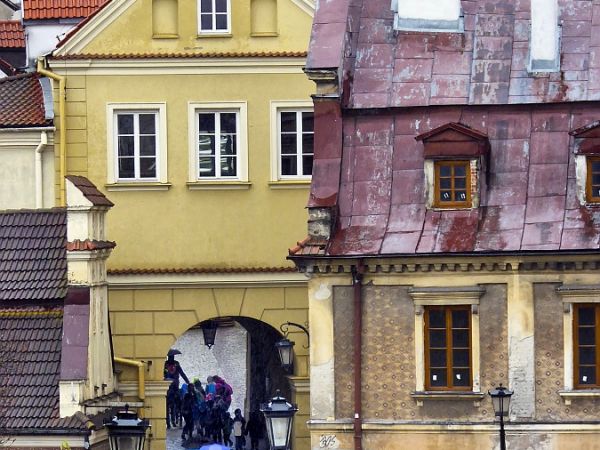 Lublin, brama Grodzka i stare miasto. Widok ze wzgórza zamkowego. Foto. Krzysztof Goleń