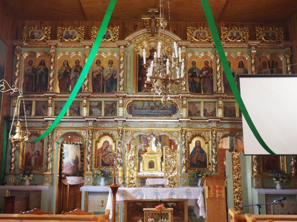 ikonostas - z 1-szej połowy XVIII wieku. Świątynia użytkowana jako kościół filialny rzymsko-katolicki.