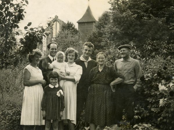 Kościół św Tomasza w młynarskiej woli ,który zawalił się w 1985r obecnie stoją ruiny ścian