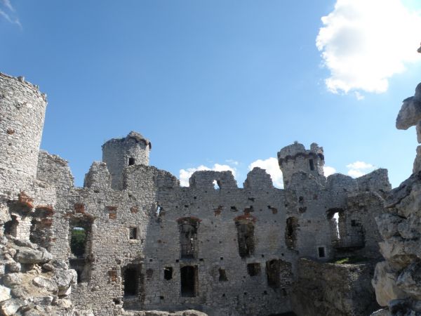 Zamek OGRODZIENIEC **** http://www.zamek-ogrodzieniec.pl/ **** http://zamki.net.pl/zamki/podzamcze/podzamcze.php **** Zamek Ogrodzieniec znajduje się w Podzamcz