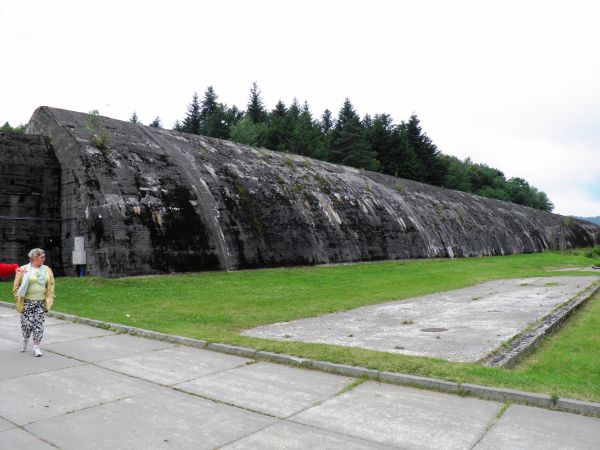 W roku 1940 na Podkarpaciu rozpoczęto budowę kwatery sztabowej dla Hitlera pod nazwą " Anlage Sud " . Drugą " Anlage Mittel " budowano w rejonie Tomaszowa Mazow