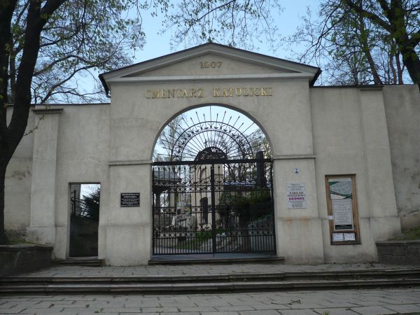 Poprzednio prezentowałem stary cm. Ewangelicki,na zdjęciu stary cmentarz Katolicki z 1807r brama wejściowa.