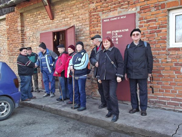 przed młynem - to jeden z akcentów na szlaku "Beskidzkie wędrowanie".