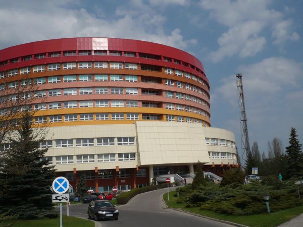 23.11.2012koleg zamieścił zdjęcie szpitala wojewódzkiego im. Perzyny przed remontem obecnie szpital wygląda bardziej kolorowo jak na zdjęciu.