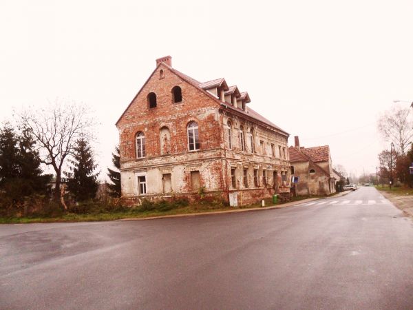 Remontowany  tzw "dom ludowy"