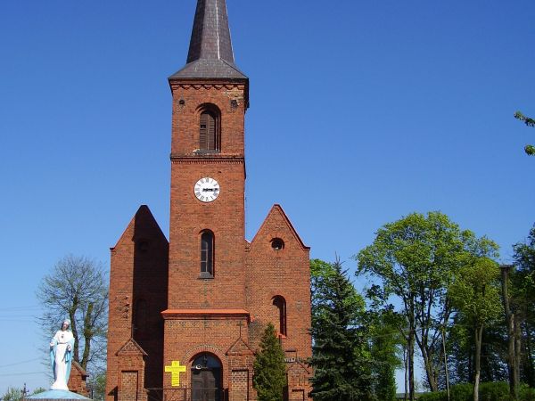 Neogotycki kościół wybudowany w 1895 roku p.w. Podniesienia Krzyża.