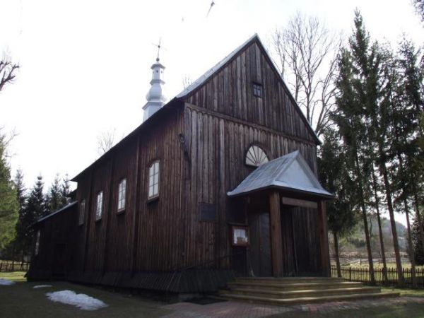 dziś - i od 1973r. kościół obrządku łacińskiego pw. MB Różańcowej, świątynia wzniesiona w 1844r. i od zawsze do czasu wysiedleń służyła wiernym jako cerkiew gre