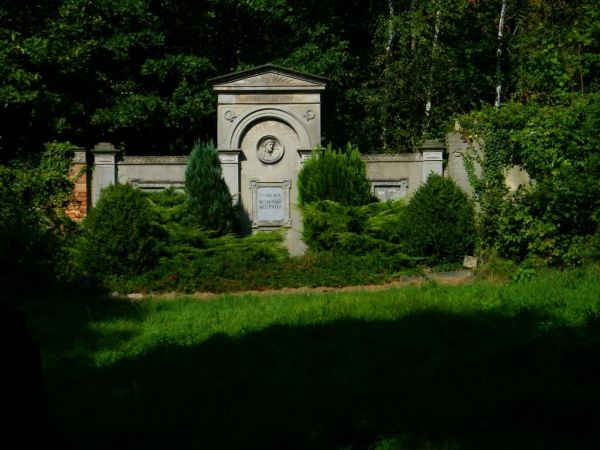 mały fragment cmentarza