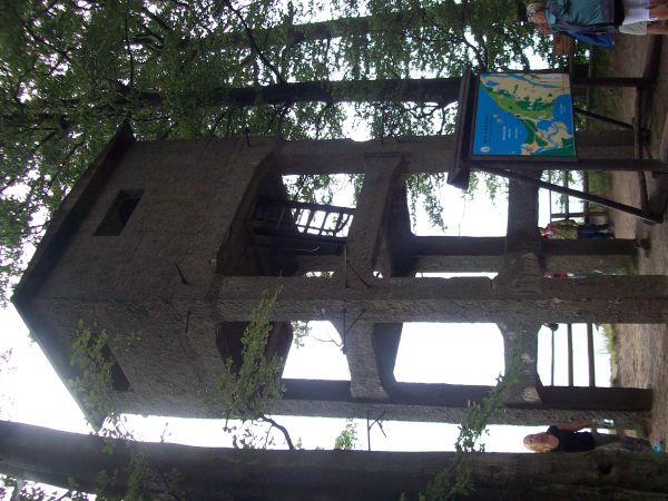 Punkt widokowy Gosań znajduje się na terenie Wolińskiego Parku Narodowego i jest jednym z czterech punktów widokowych Parku. Wzgórze jest około 4 km na północny