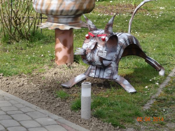 puma to czy ryś ? bo z "pędzelkami" na uszach - oswojony pewnie !