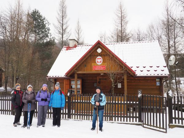 Leśniczówka w Dębnej - przed laty też zimową porą tu byliśmy /zdjęcia w galerii/, tu "inne klimaty panują" - ta cisza i oddech lasu, jeno ptasie koncerty i kozł