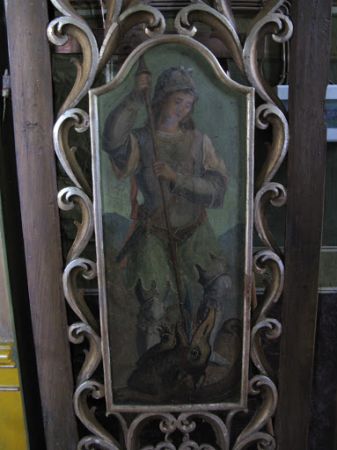 w ikonostasie - obok wrót diakońskich - św. Michał Archanioł pokonuje smoka.