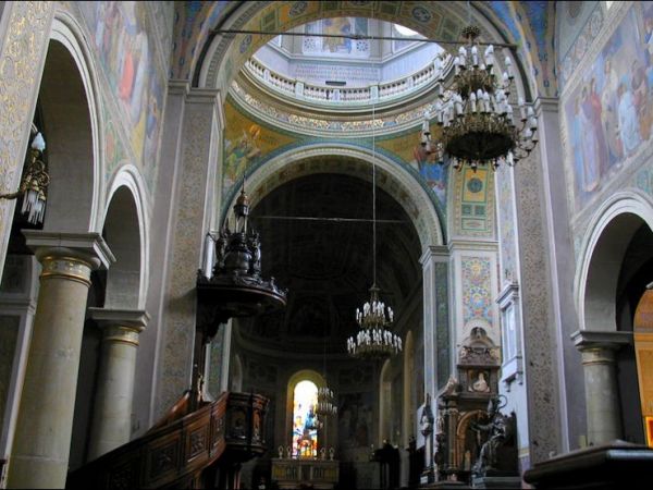 Wnętrze bazyliki płockiej.