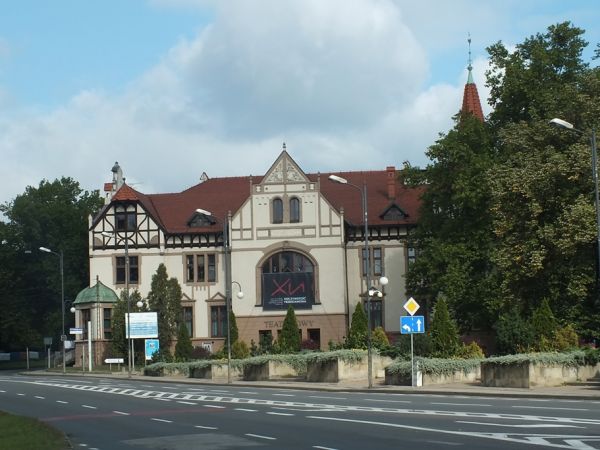Teatr Nowy - dawniej kasyno Huty Donnersmarck /Huta Zabrze/ z 1901 r.