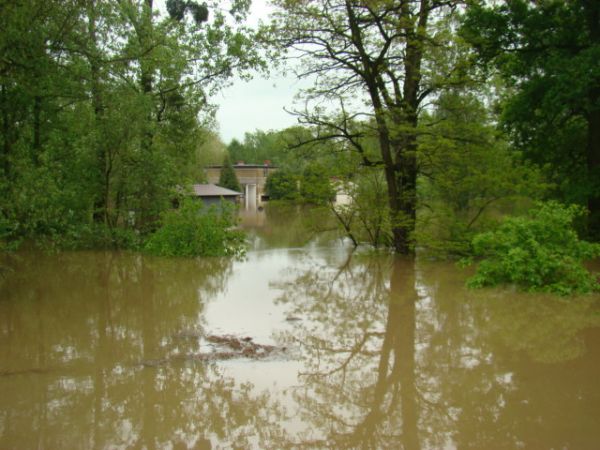 Powódź w Żywocicach, zdjęcie z dnia 19 maja 2010, godz.14.42