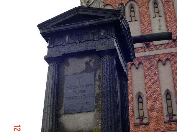 Ulica Wojska Polskiego - przed Kościołem  Najświętszego Serca Pana Jezusa